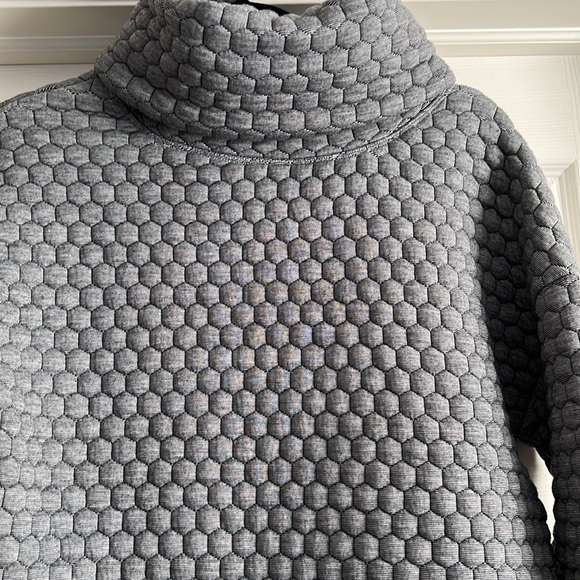 Gap Fit Quilted Turtleneck - Picture 2 of 3